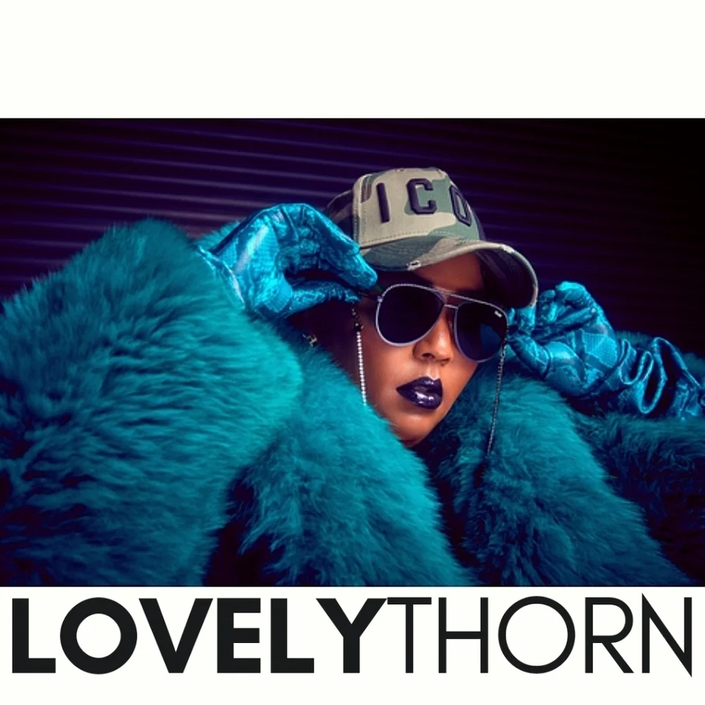 QUAY // ltd ed lizzo luxe rhinestone aviators matte black frame smoke lenses